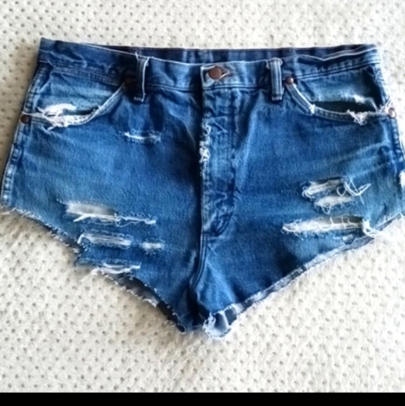 90's Vintage Wrangler High Waist Cut- Off Denim Cheeky Jean Shorts - Picture 13 of 15